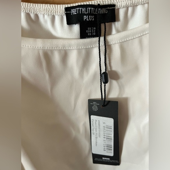💰PrettyLittleThing White Faux Leather Crop Top - Picture 4 of 5